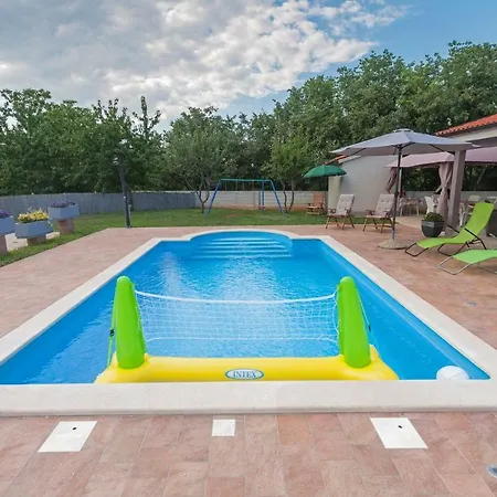 Paradise Holiday 7+2 Pax Villa Barban